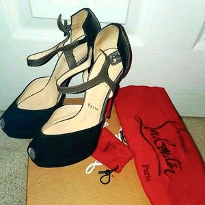 Heels size 37.5 worn once w bags an extra heelcaps